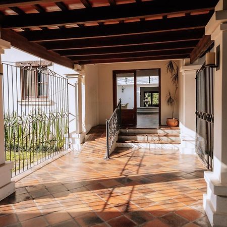 Hotel Torrontes San Lorenzo  Buitenkant foto