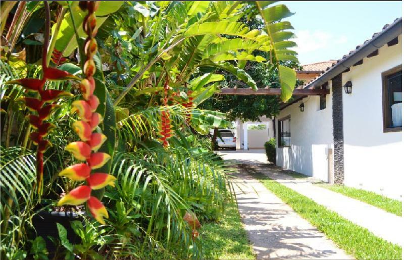 Hotel Torrontes San Lorenzo  Buitenkant foto